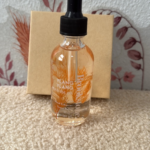 Brookstone 100% pure essential oil: Botanical Collention-Ylang Ylang Calm - Picture 4 of 6